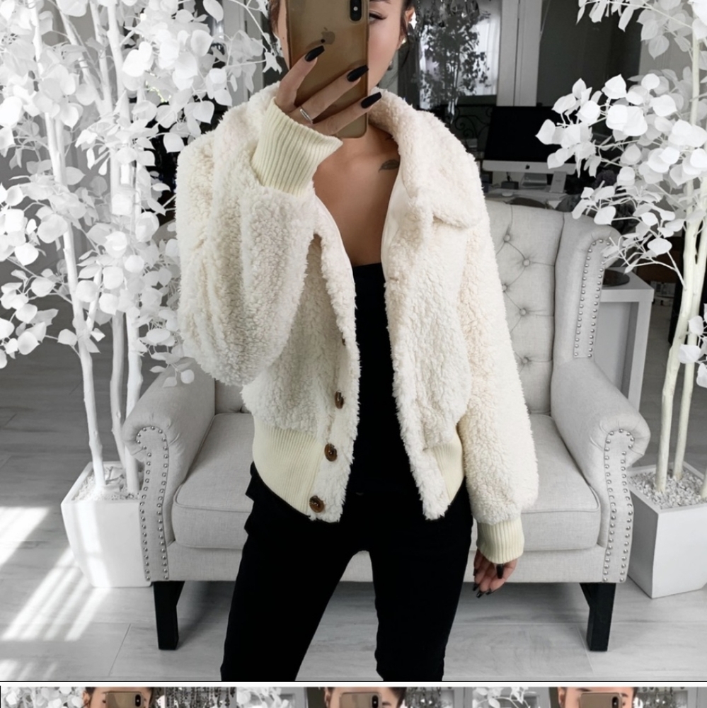 Cream colored jacket ekattire - Picture 3 of 3